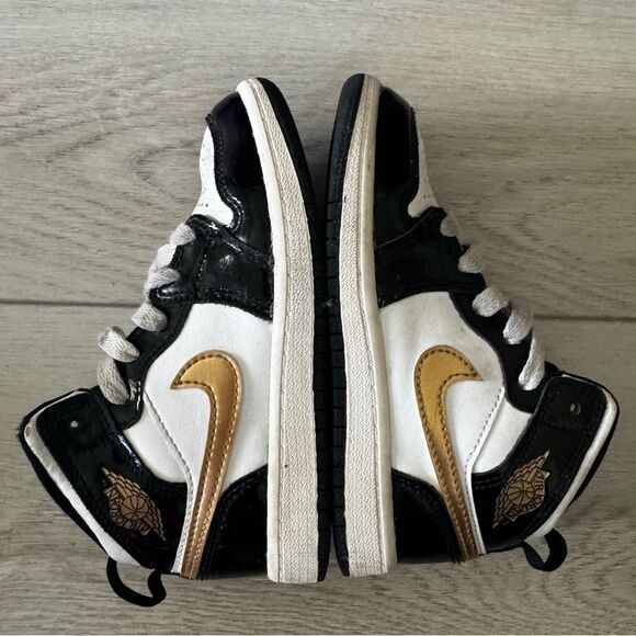 Nike Air Jordan 1 Mid SE (PS) Shoes Black/Metallic Gold BQ6932-007 Kids Size 11c - Picture 4 of 11